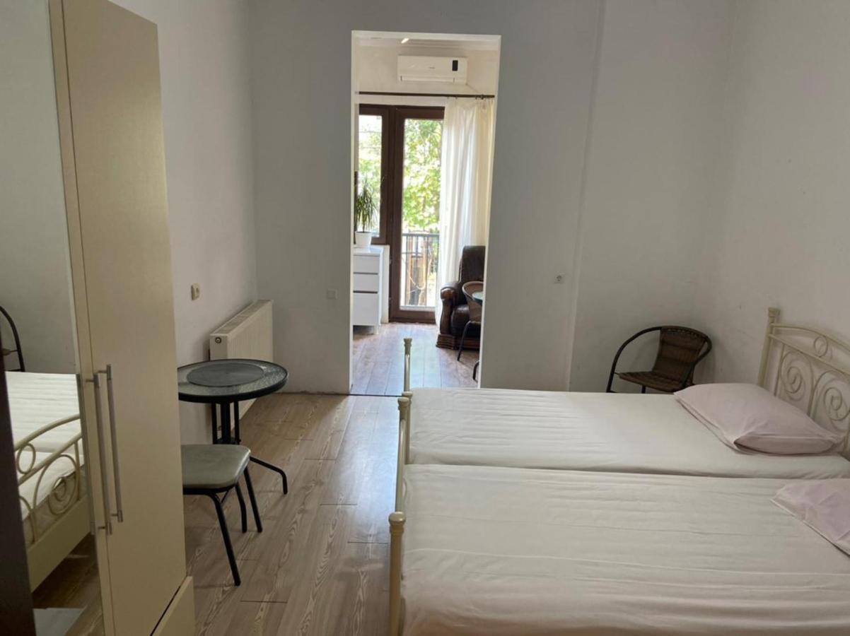Gulnasi'S Guesthouse Батуми Экстерьер фото