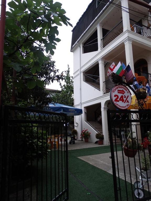 Gulnasi'S Guesthouse Батуми Экстерьер фото