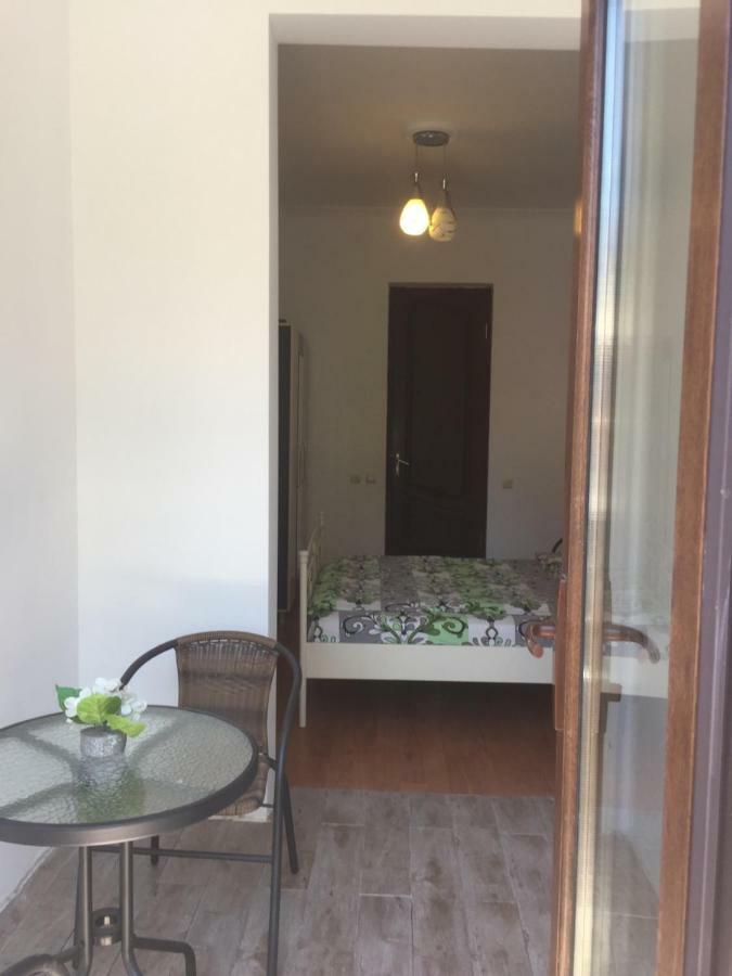 Gulnasi'S Guesthouse Батуми Экстерьер фото