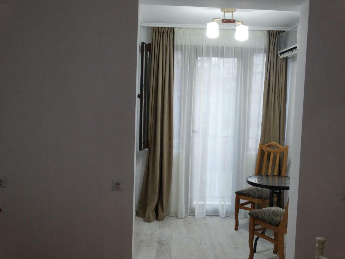 Gulnasi'S Guesthouse Батуми Экстерьер фото