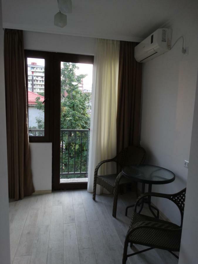 Gulnasi'S Guesthouse Батуми Экстерьер фото