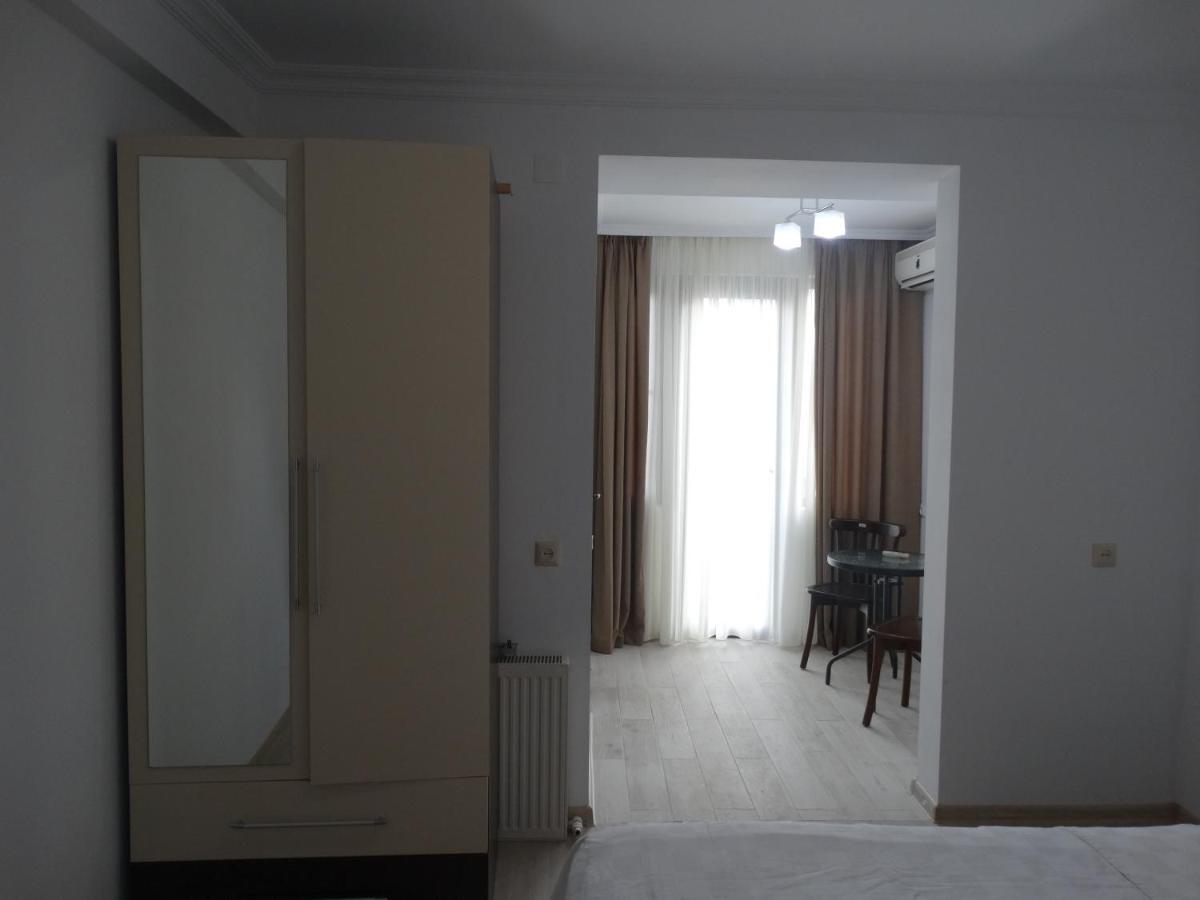 Gulnasi'S Guesthouse Батуми Экстерьер фото