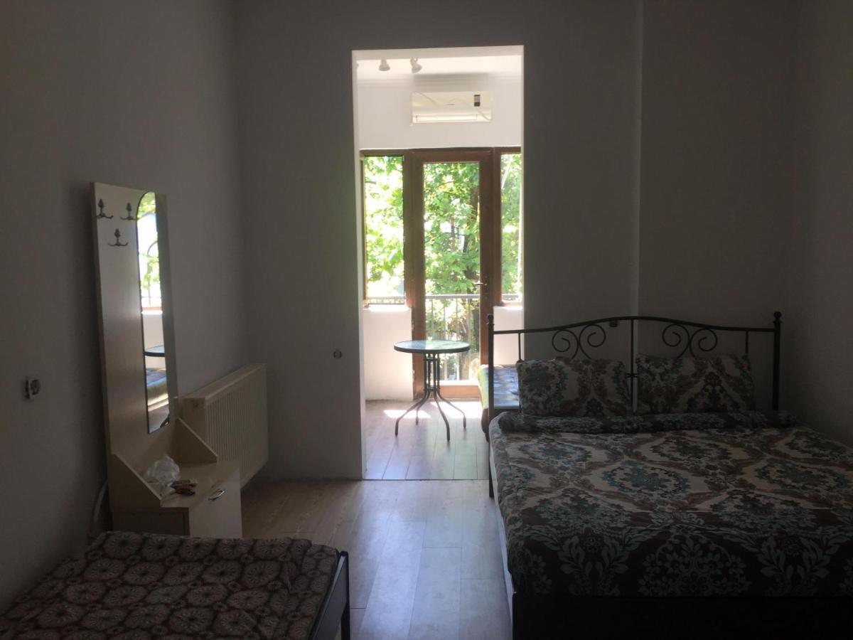 Gulnasi'S Guesthouse Батуми Экстерьер фото